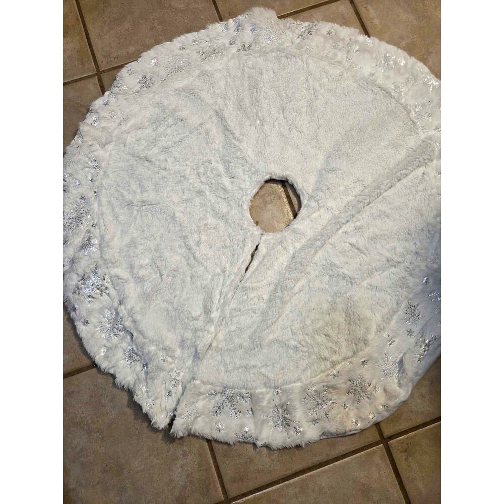 White Faux Fur Round Christmas Tree Skirt Silver Snowflake Pattern